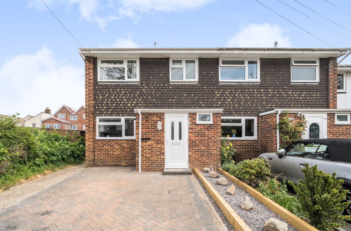 3 bedroom  semi-detached house for sale