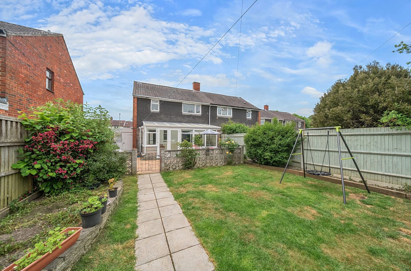 3 bedroom  semi-detached house for sale