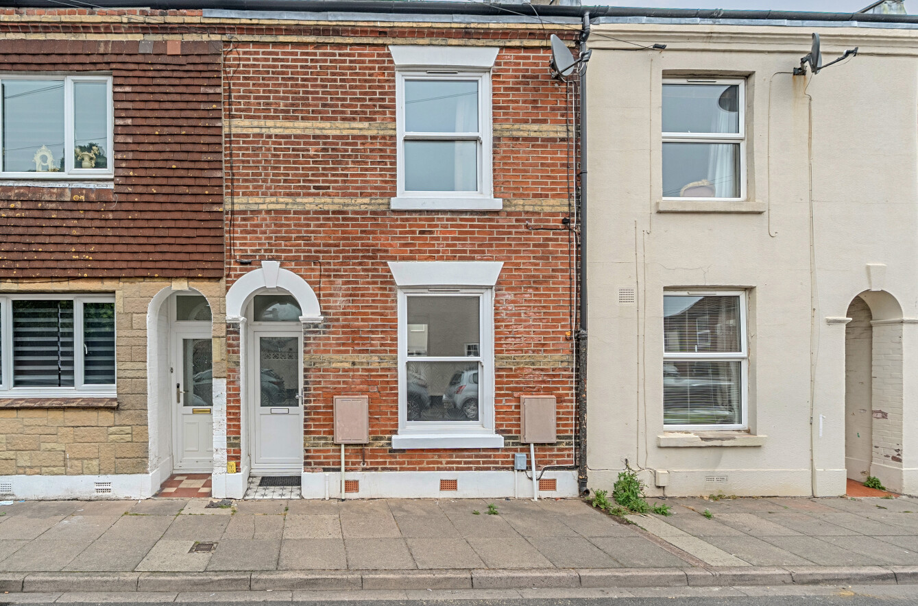 2 bedroom  terraced house to rent