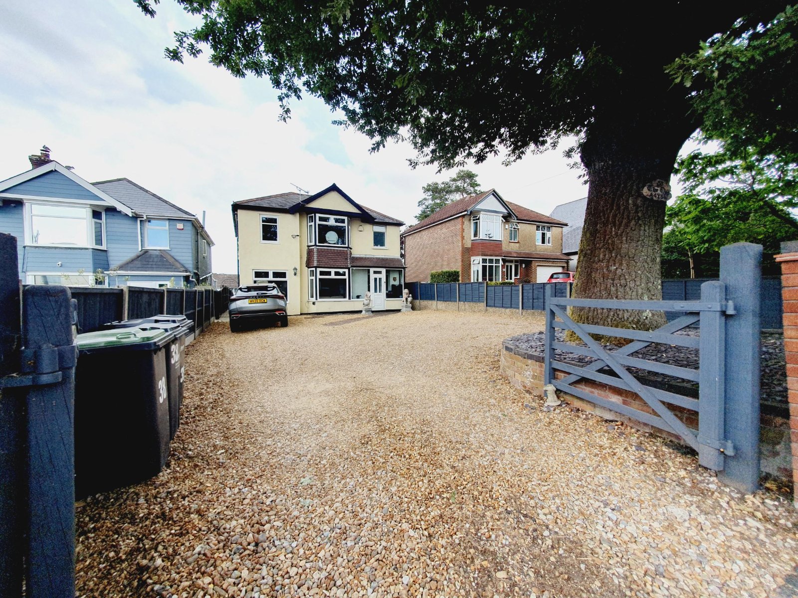 5 bedroom detached house to rent