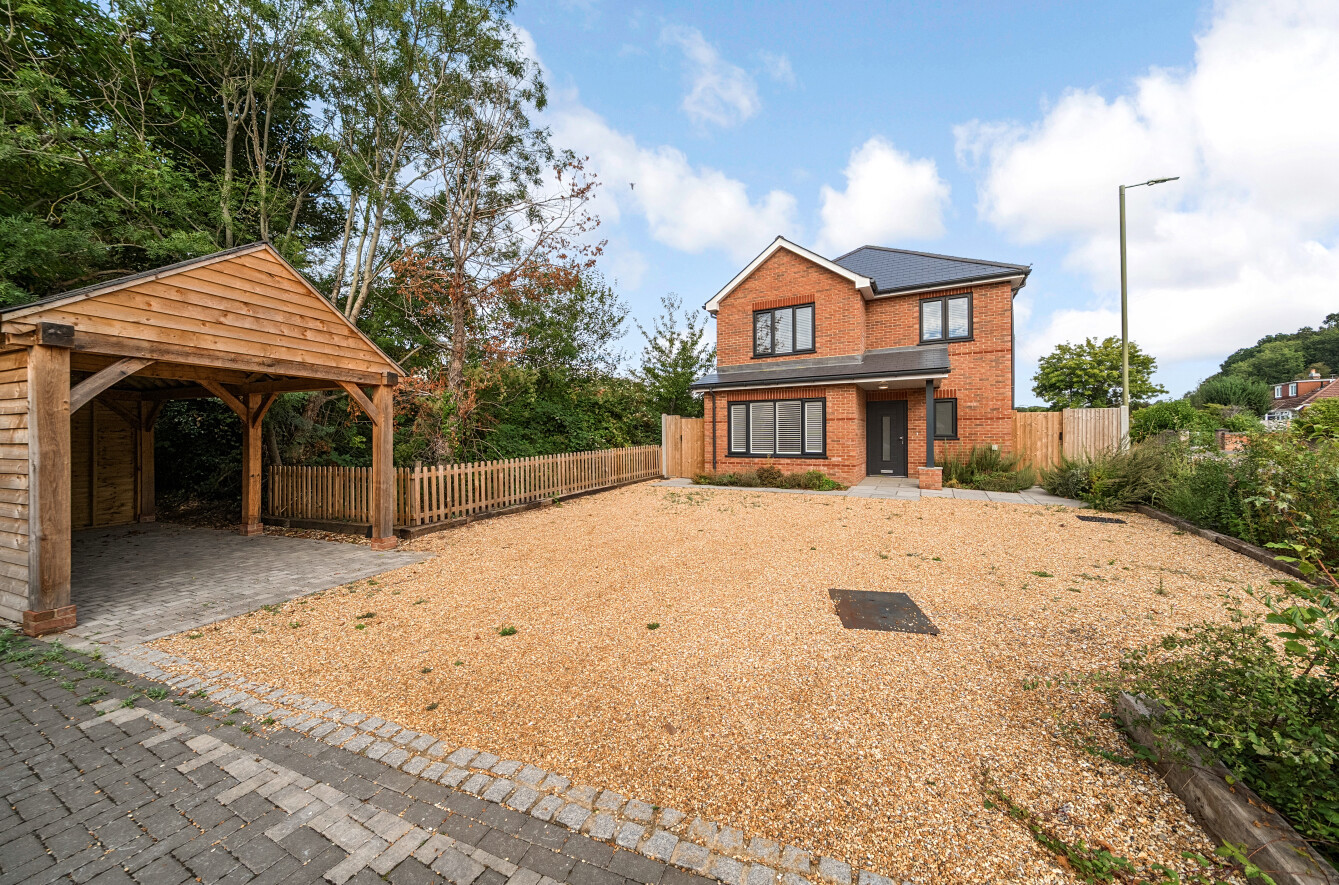 4 bedroom detached house to rent