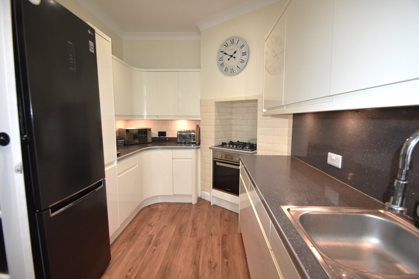 4 bedroom terraced house to rent