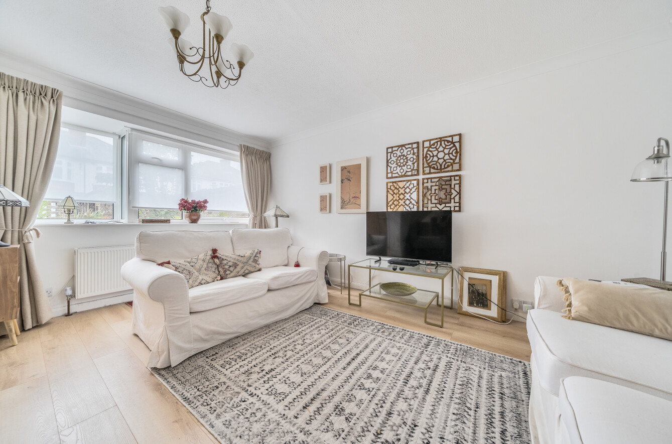 3 bedroom  semi-detached house for sale