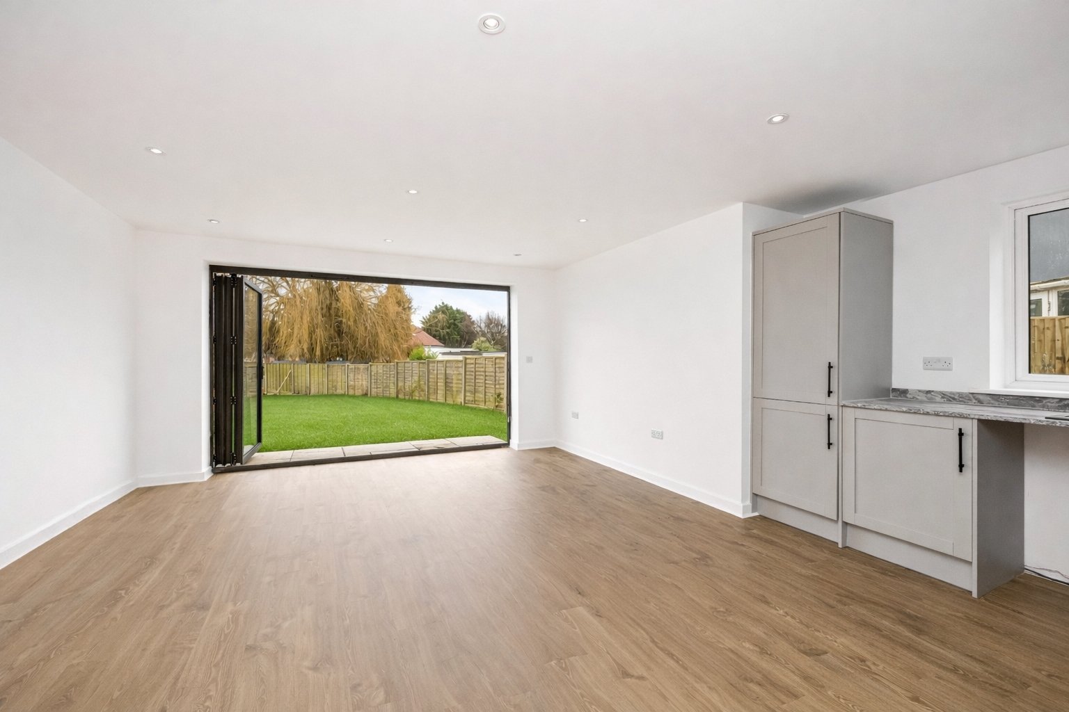 4 bedroom  semi-detached house for sale