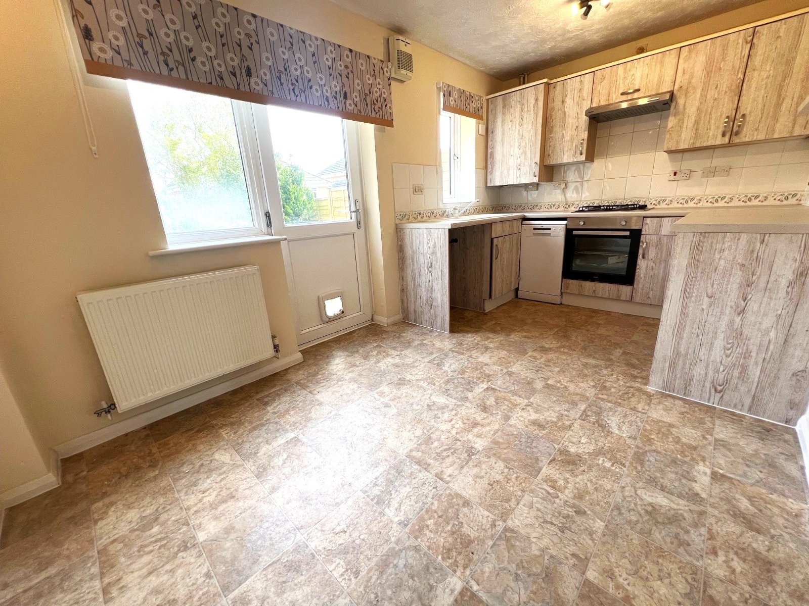 3 bedroom  semi-detached house to rent