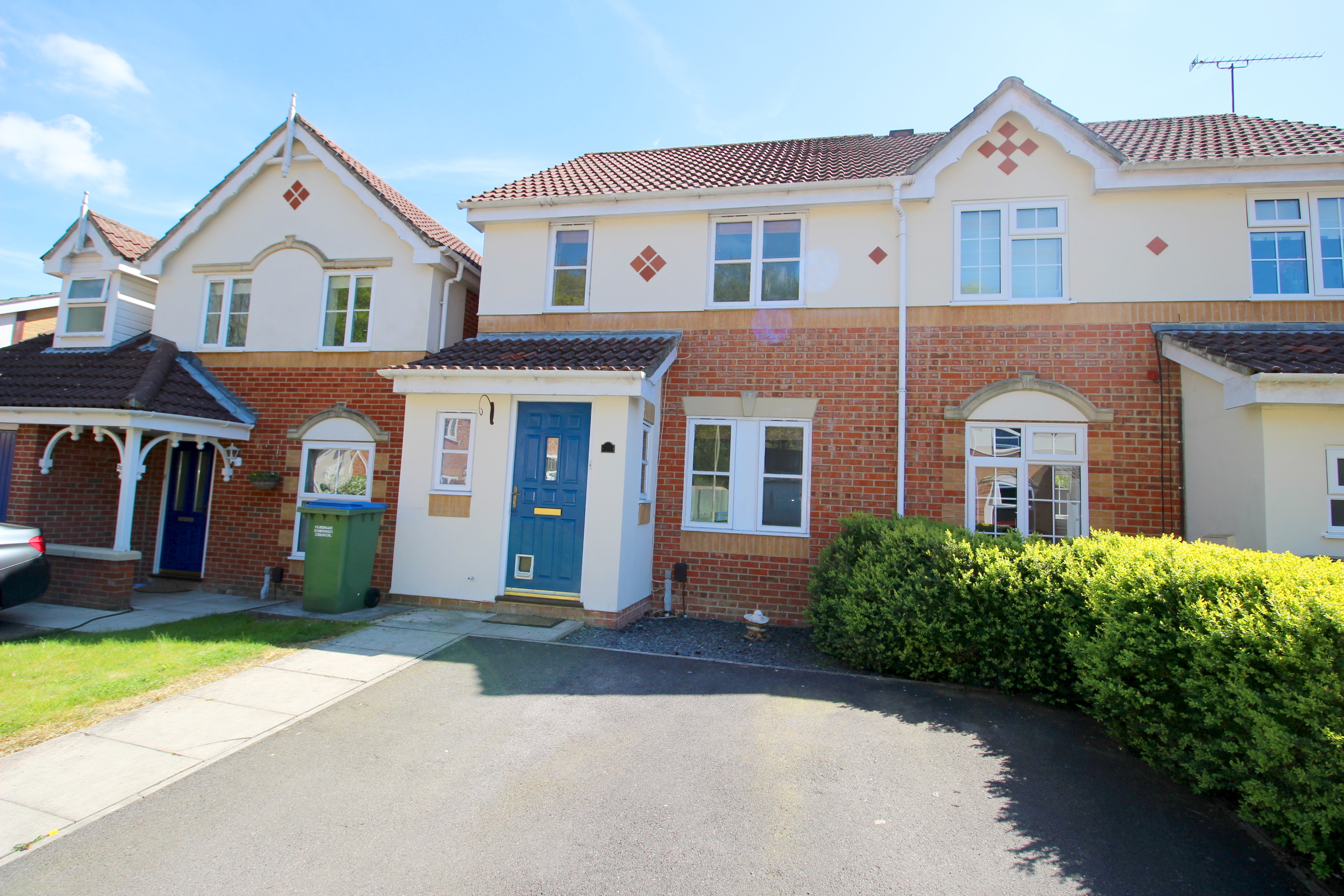 3 bedroom semi-detached house to rent