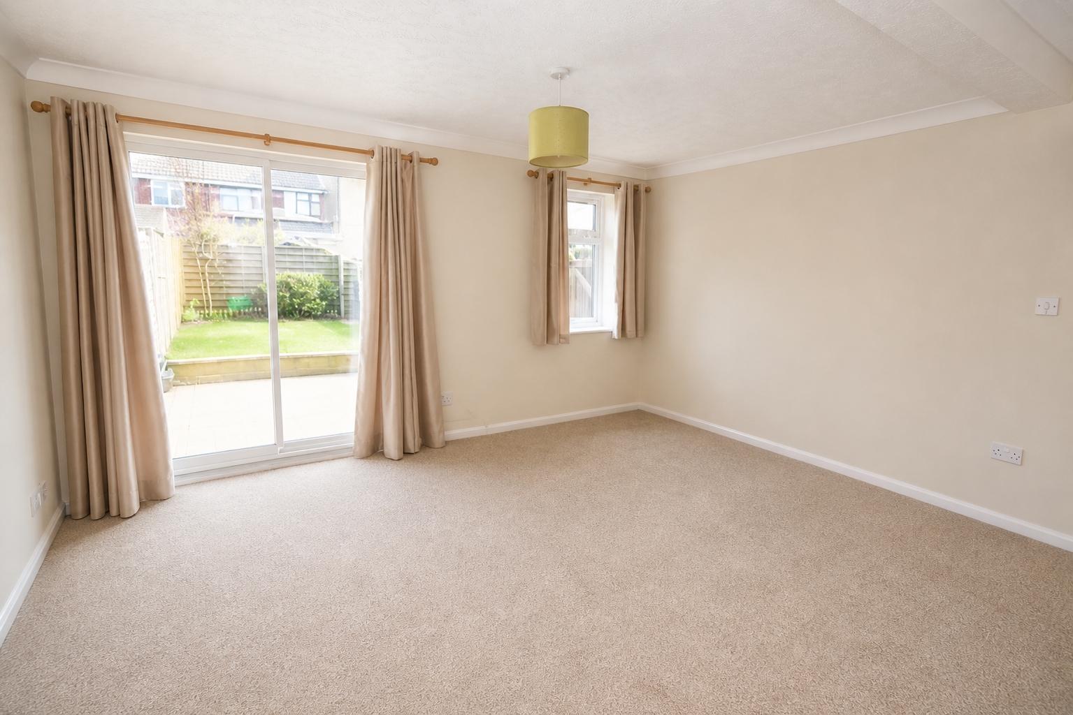 3 bedroom semi-detached house to rent