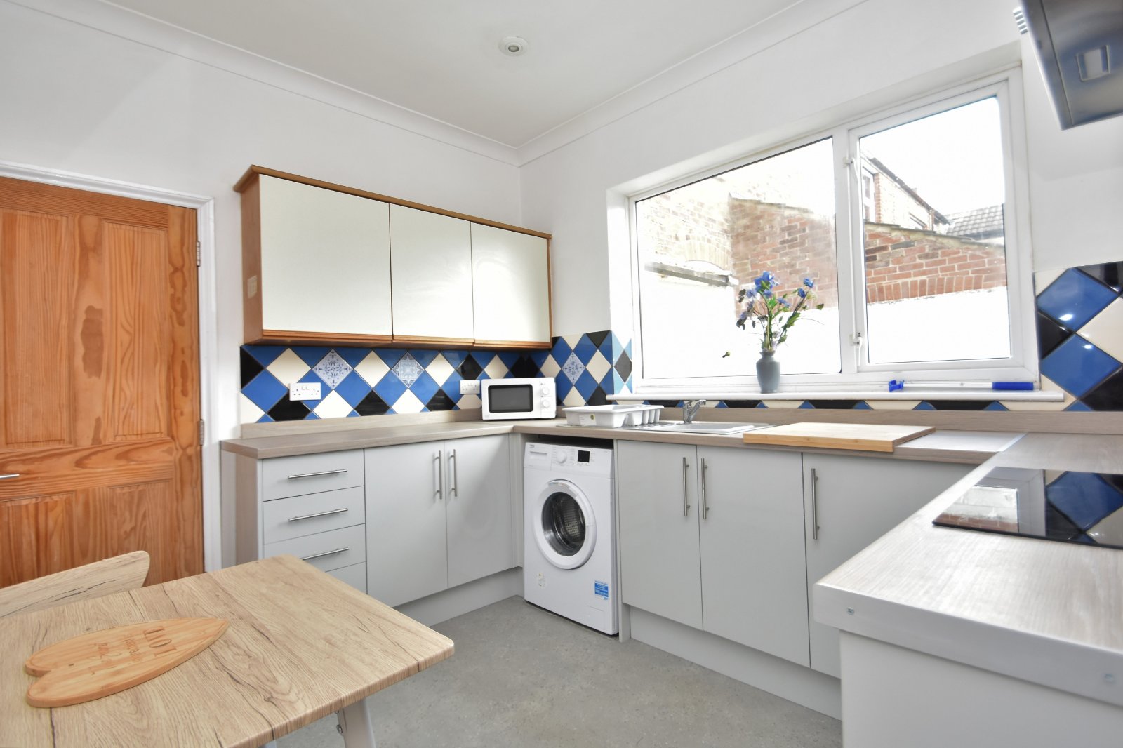 4 bedroom  terraced house to rent