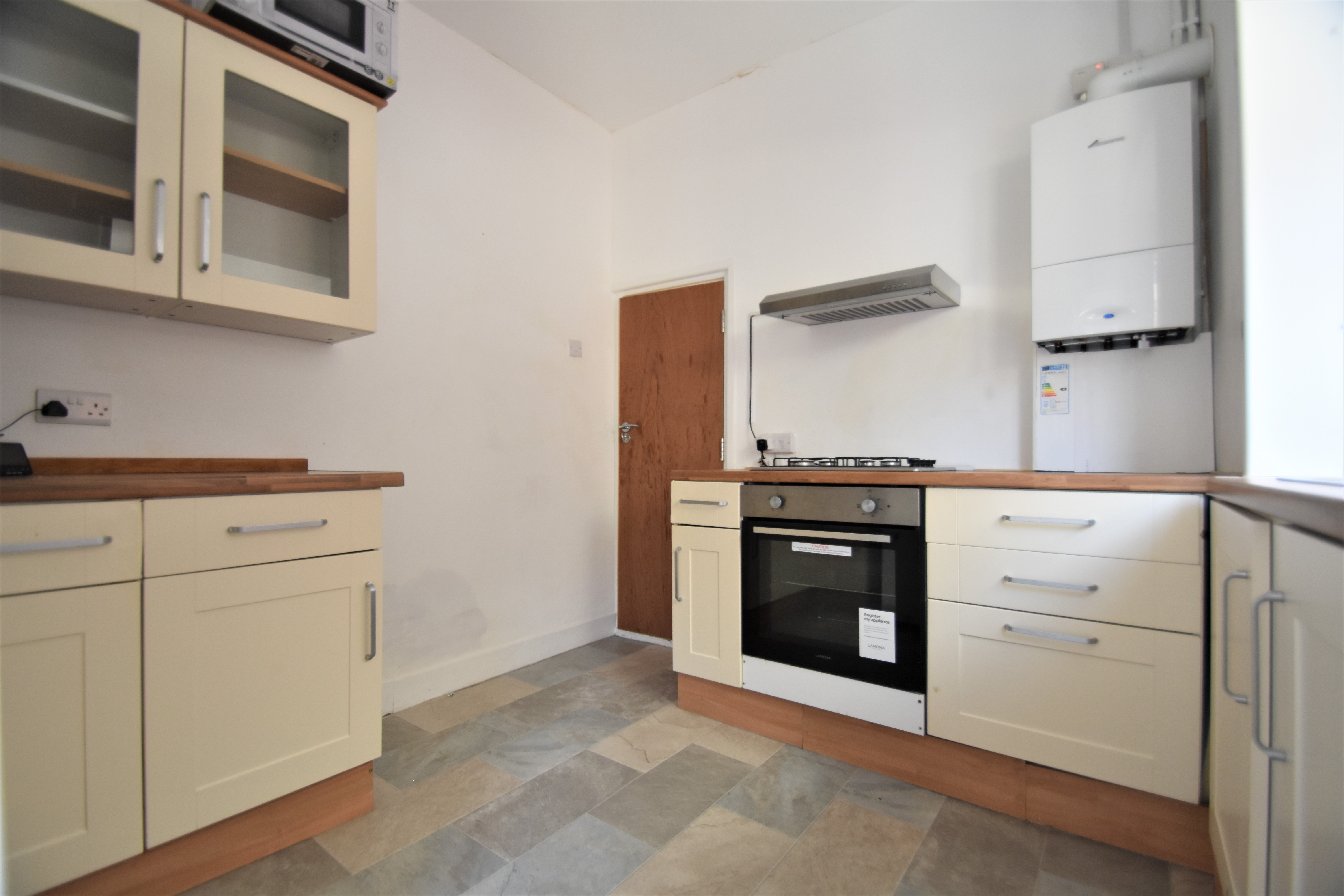 4 bedroom terraced house to rent