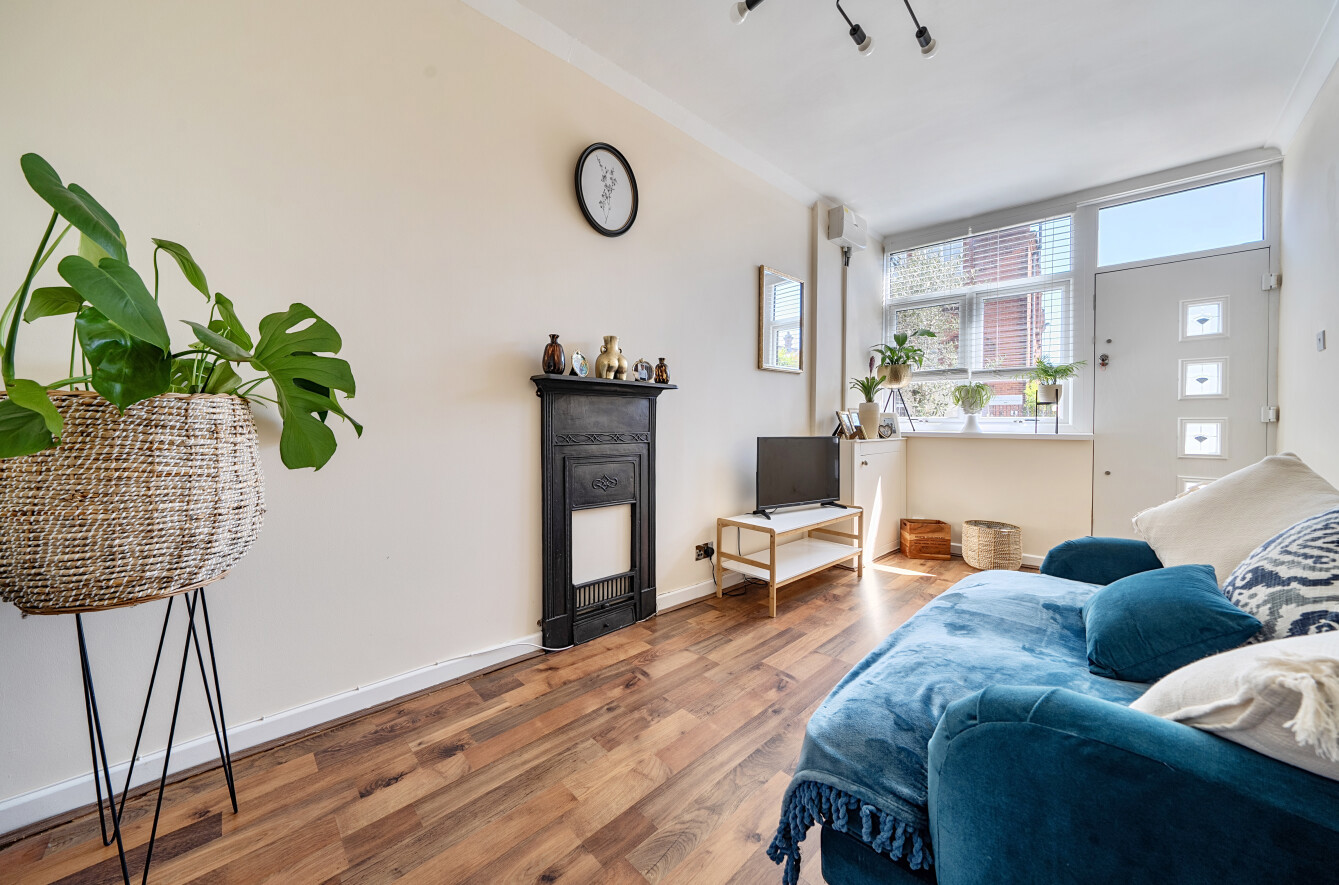 2 bedroom terraced house for sale