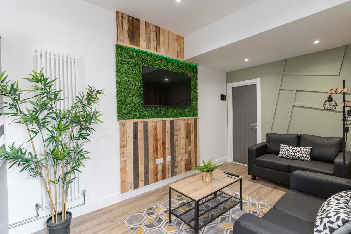 6 bedroom  terraced house to rent