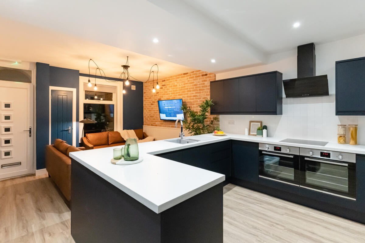 6 bedroom  terraced house to rent