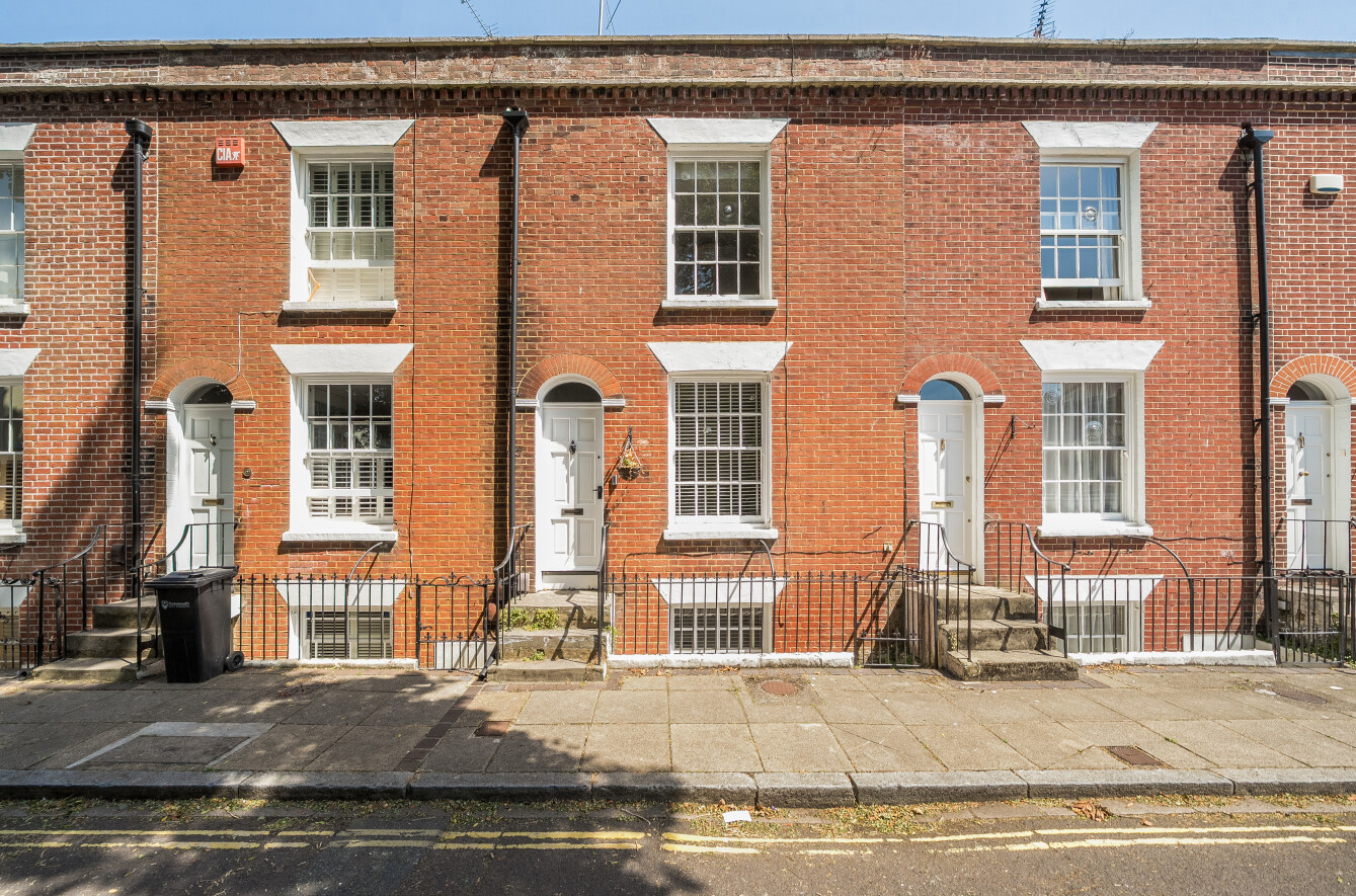 4 bedroom  terraced house to rent