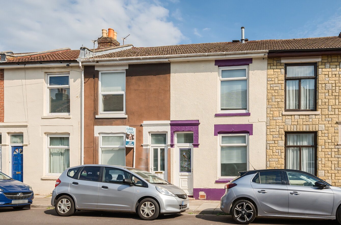 2 bedroom  terraced house to rent