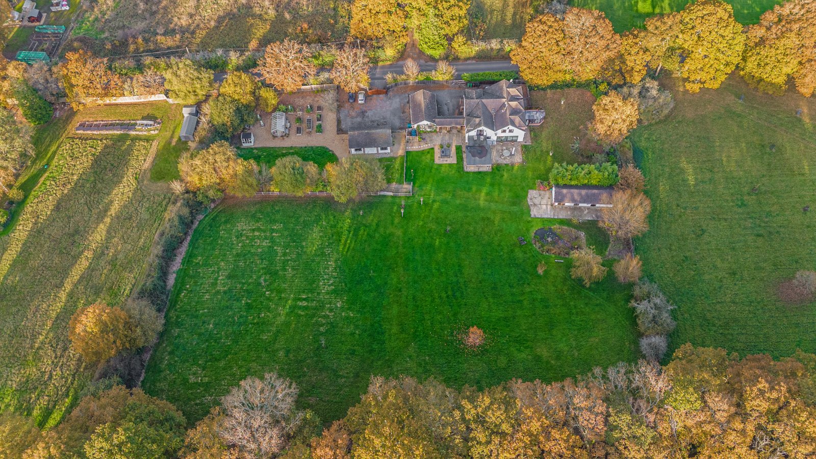 5 bedroom detached house for sale
