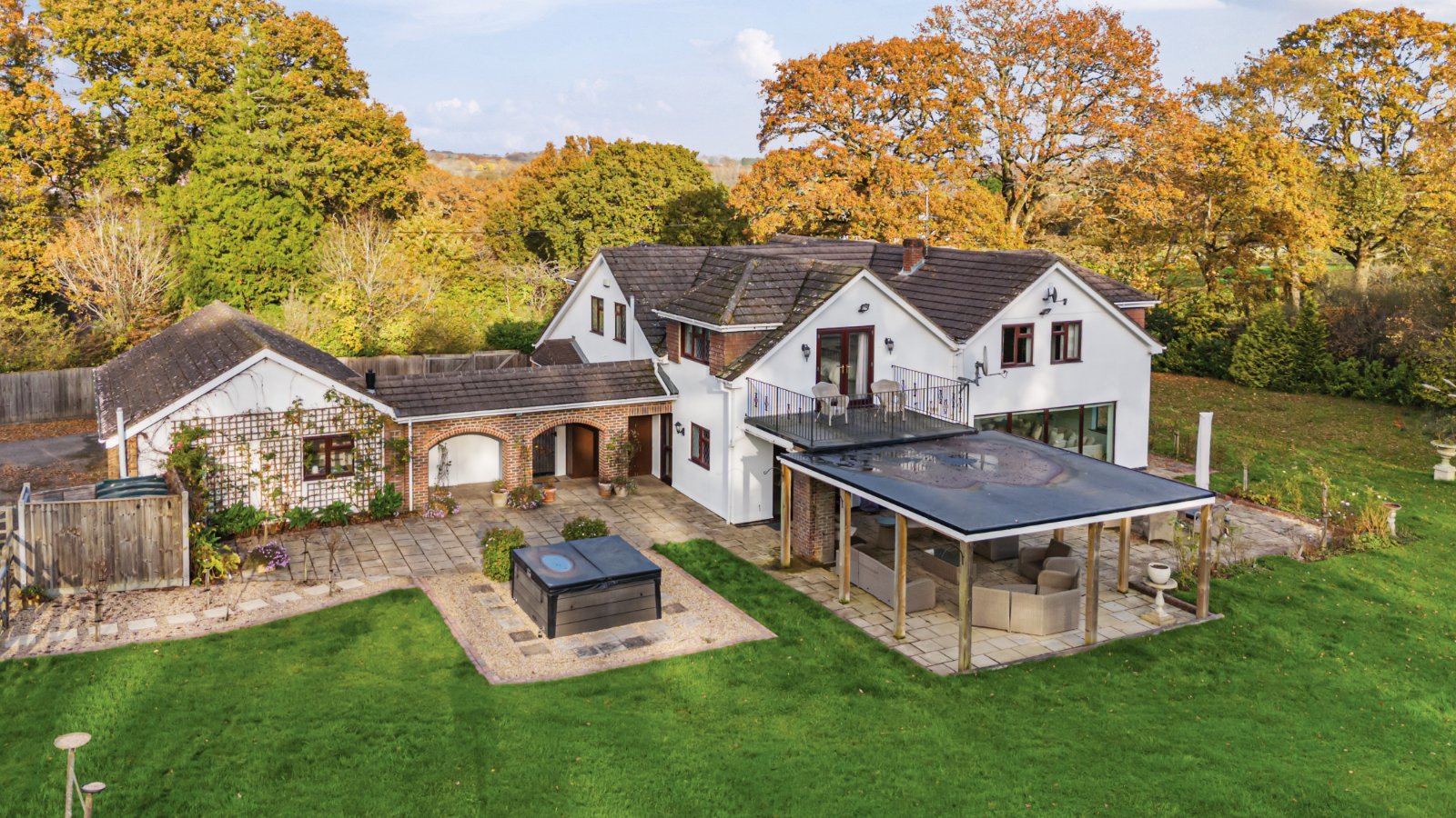 5 bedroom detached house for sale
