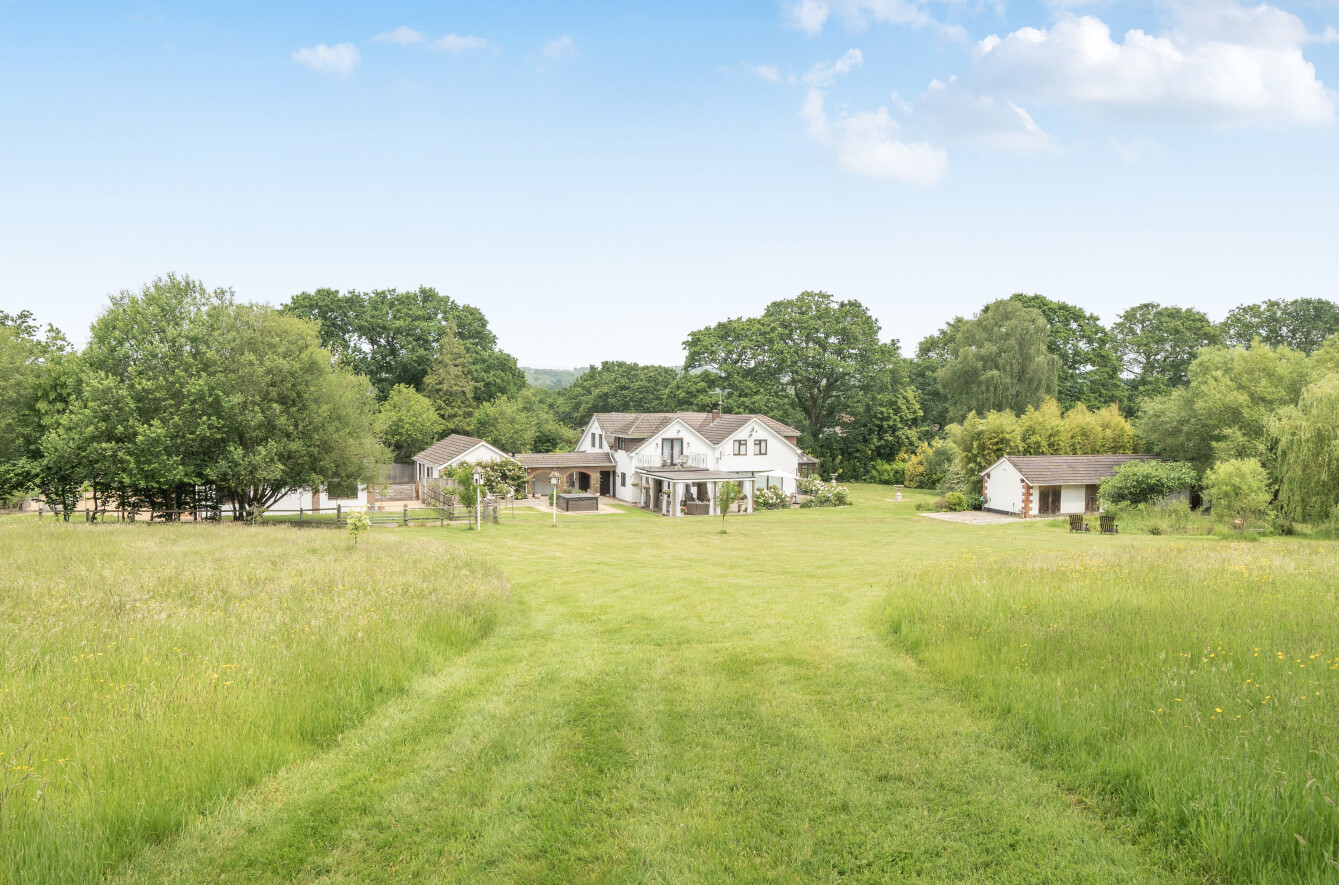 5 bedroom  detached house for sale