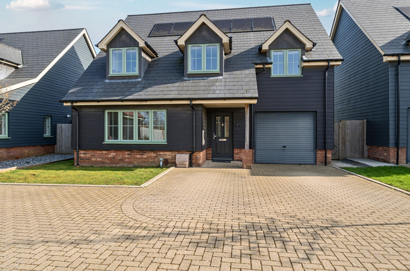 4 bedroom  detached house for sale