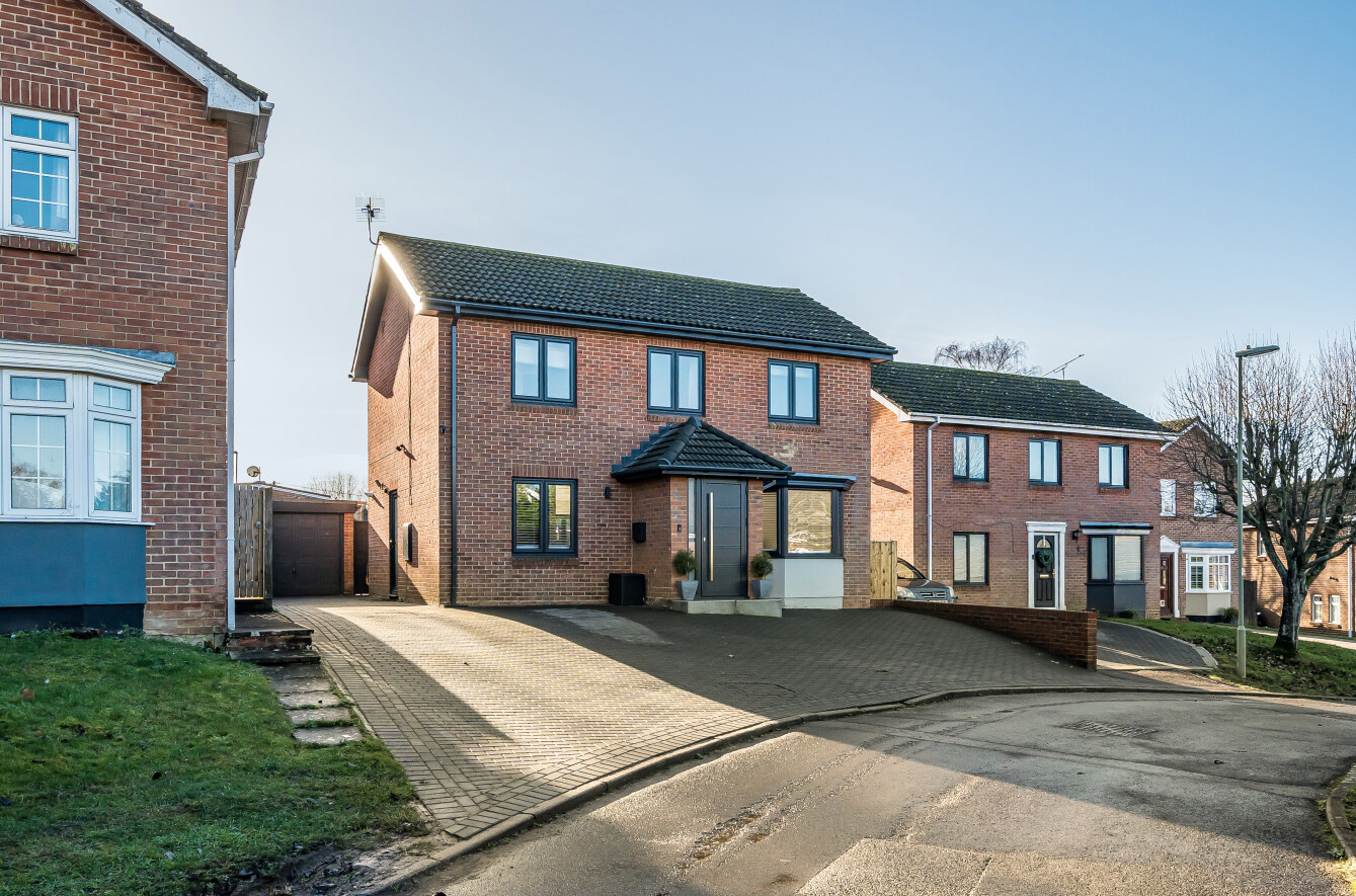 4 bedroom detached house for sale