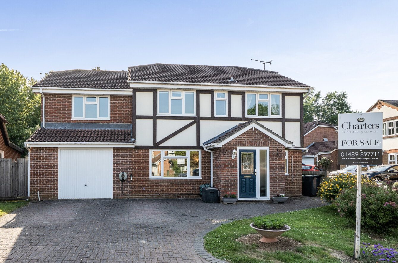 5 bedroom  detached house for sale