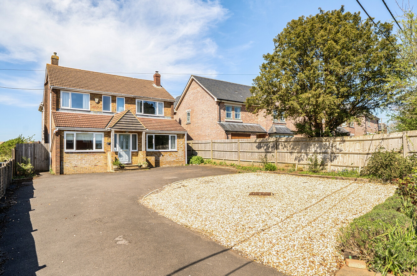 4 bedroom  detached house for sale