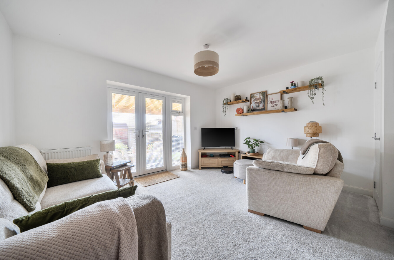 2 bedroom semi-detached house for sale