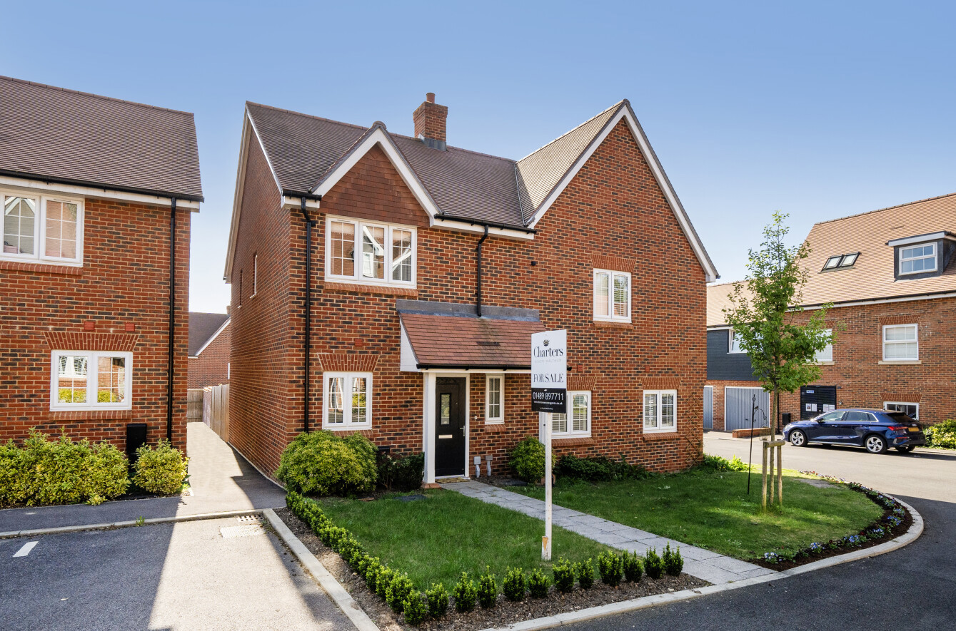 2 bedroom  semi-detached house for sale