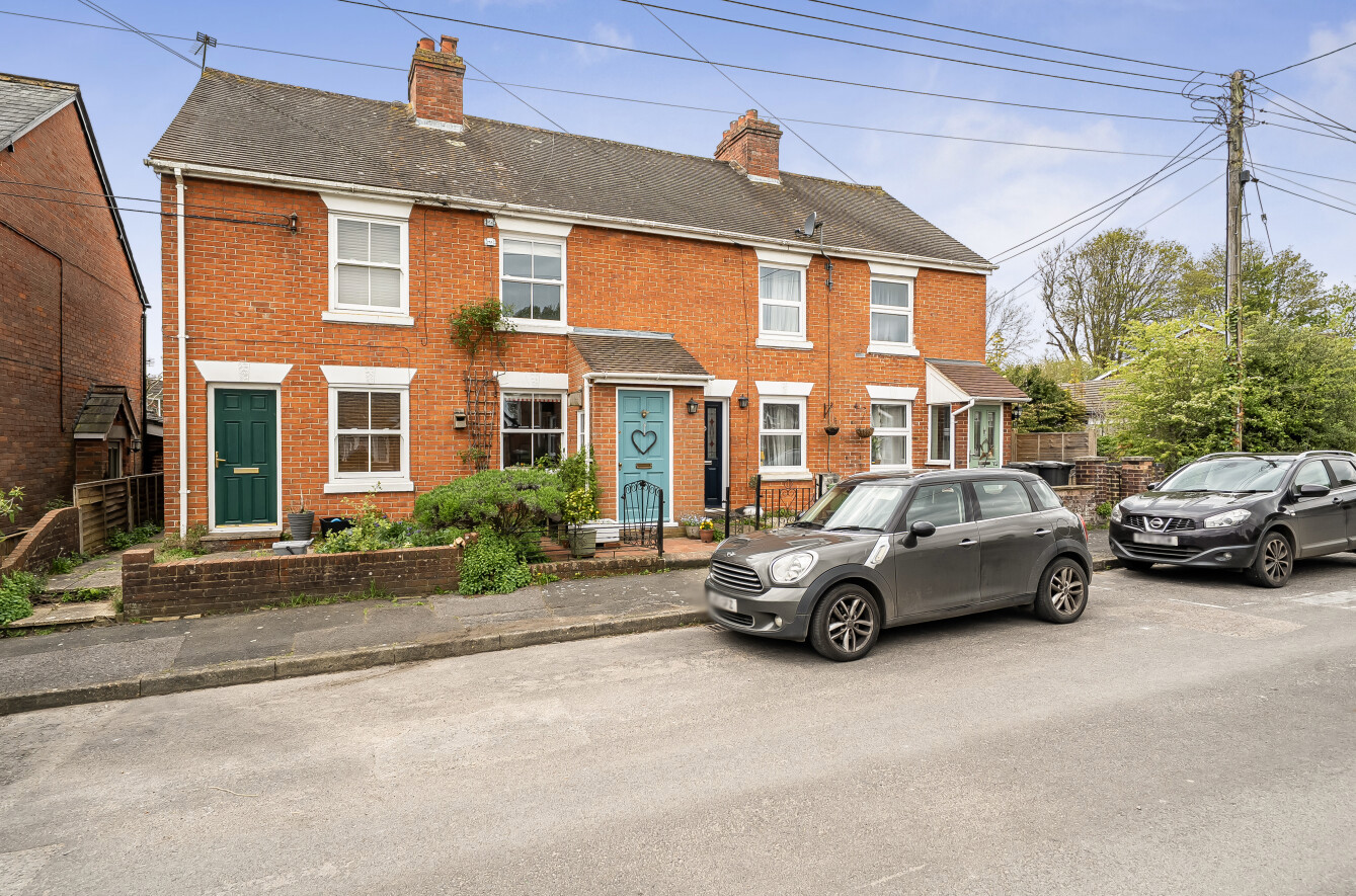 2 bedroom  terraced house for sale