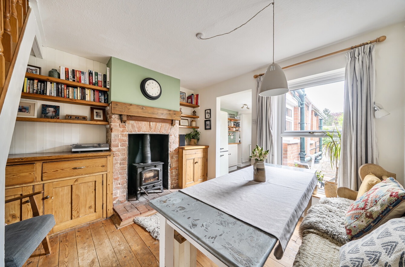 2 bedroom  terraced house for sale