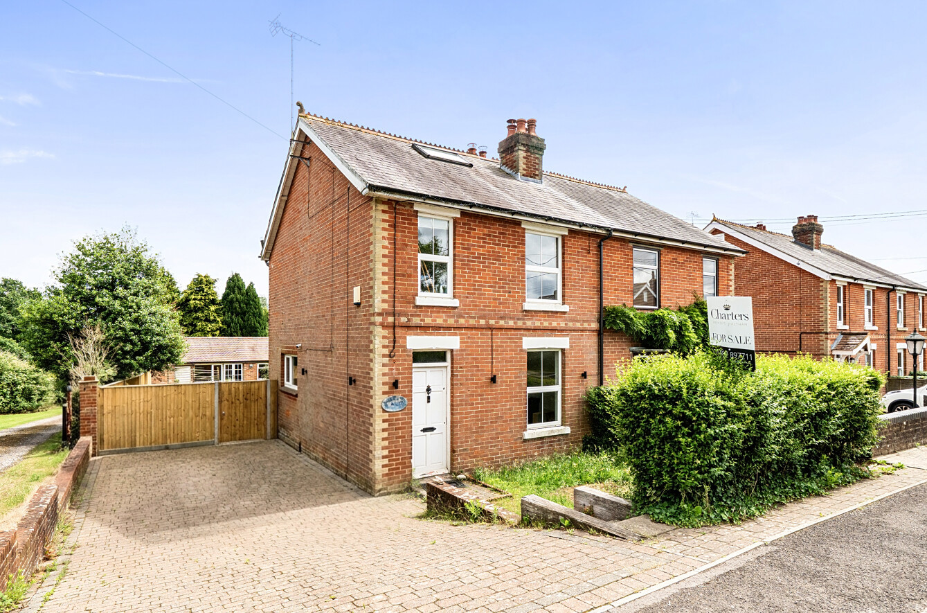 3 bedroom  semi-detached house for sale