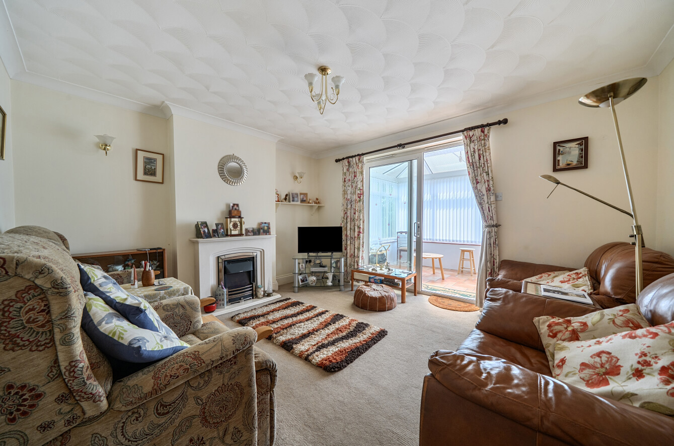 2 bedroom detached bungalow for sale