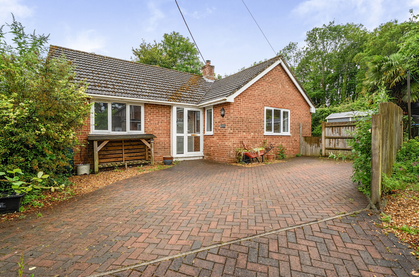 2 bedroom  detached bungalow for sale