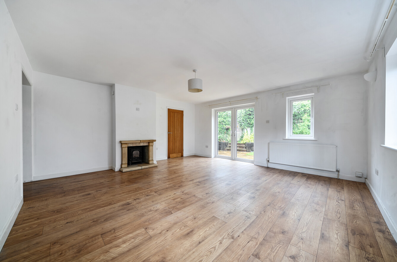 2 bedroom  detached bungalow for sale