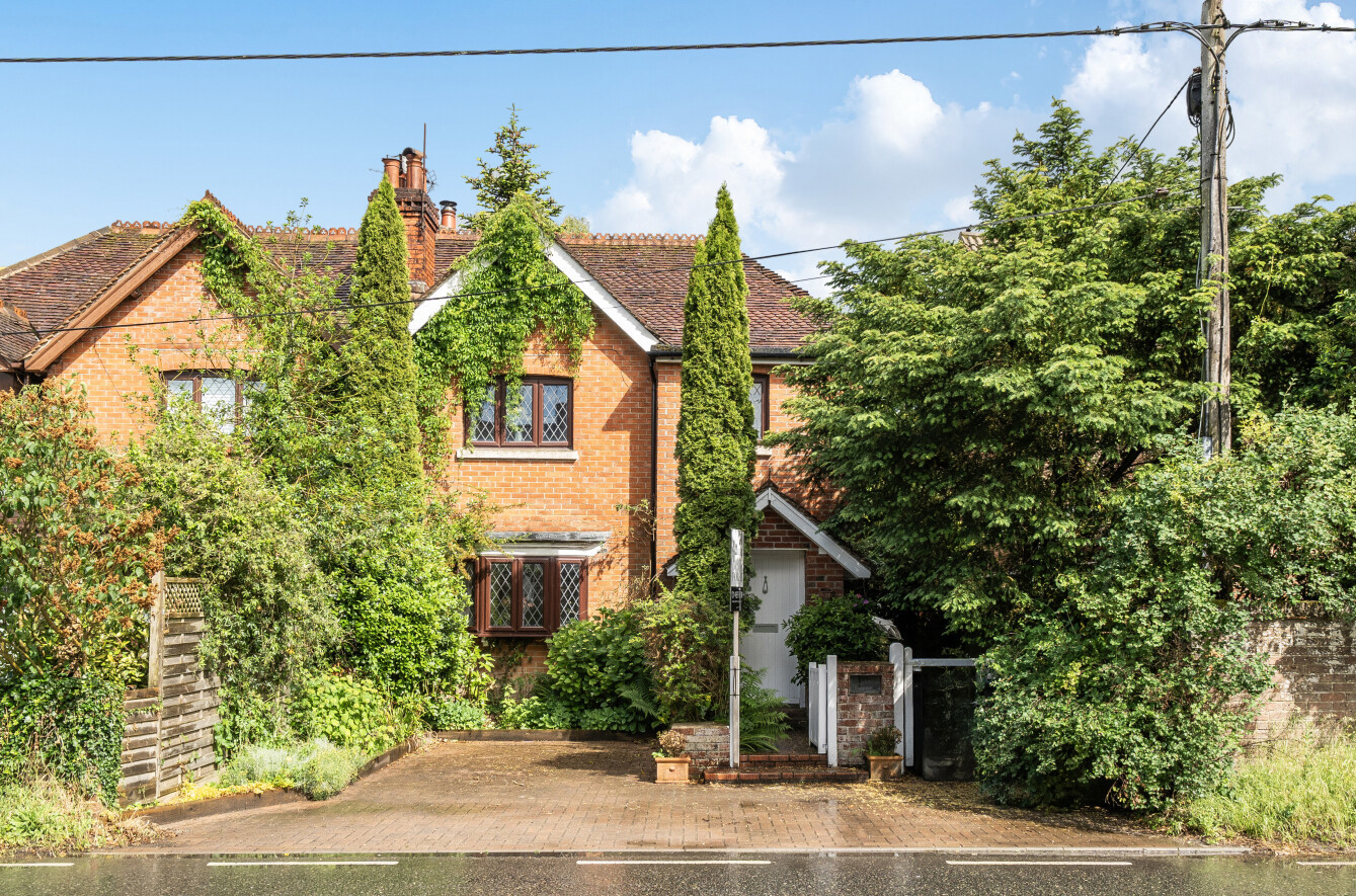 3 bedroom  semi-detached house for sale