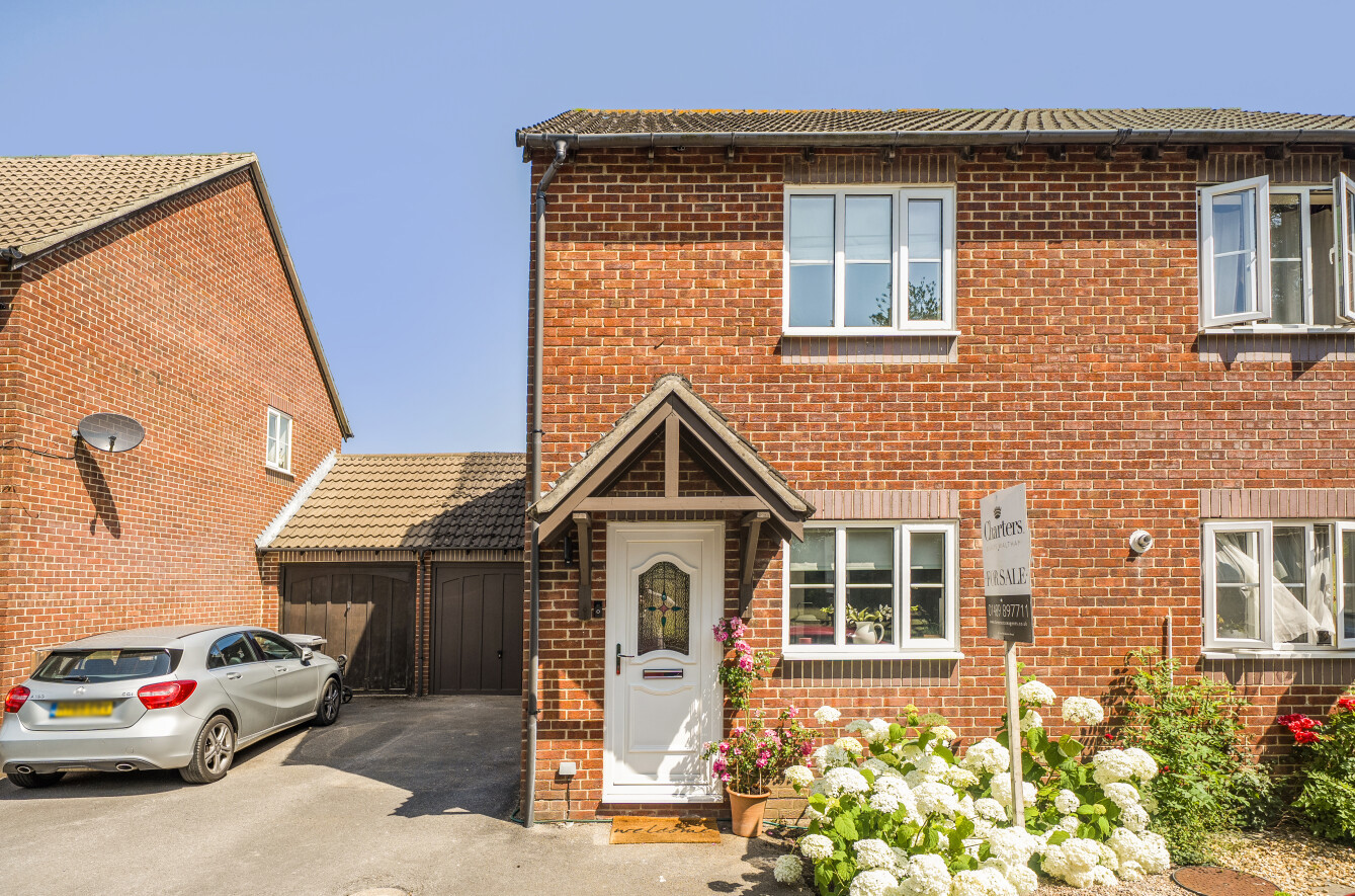 2 bedroom  semi-detached house for sale