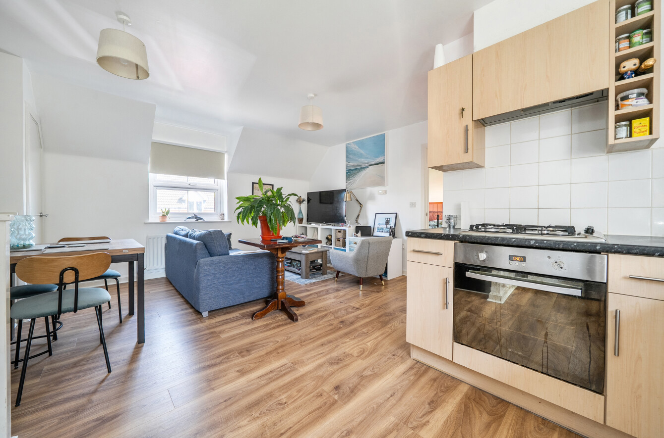 2 bedroom maisonette for sale