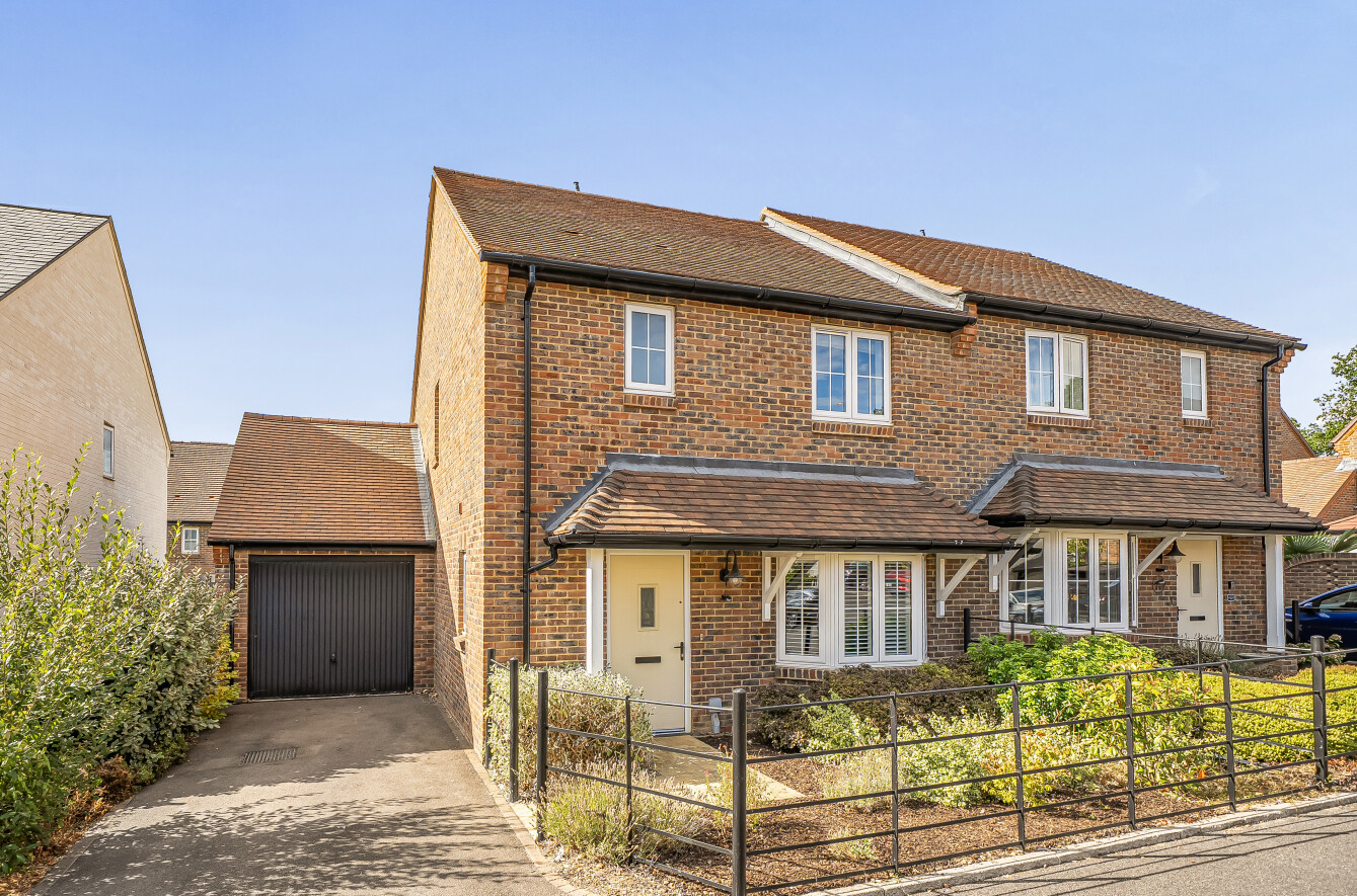 3 bedroom  semi-detached house for sale
