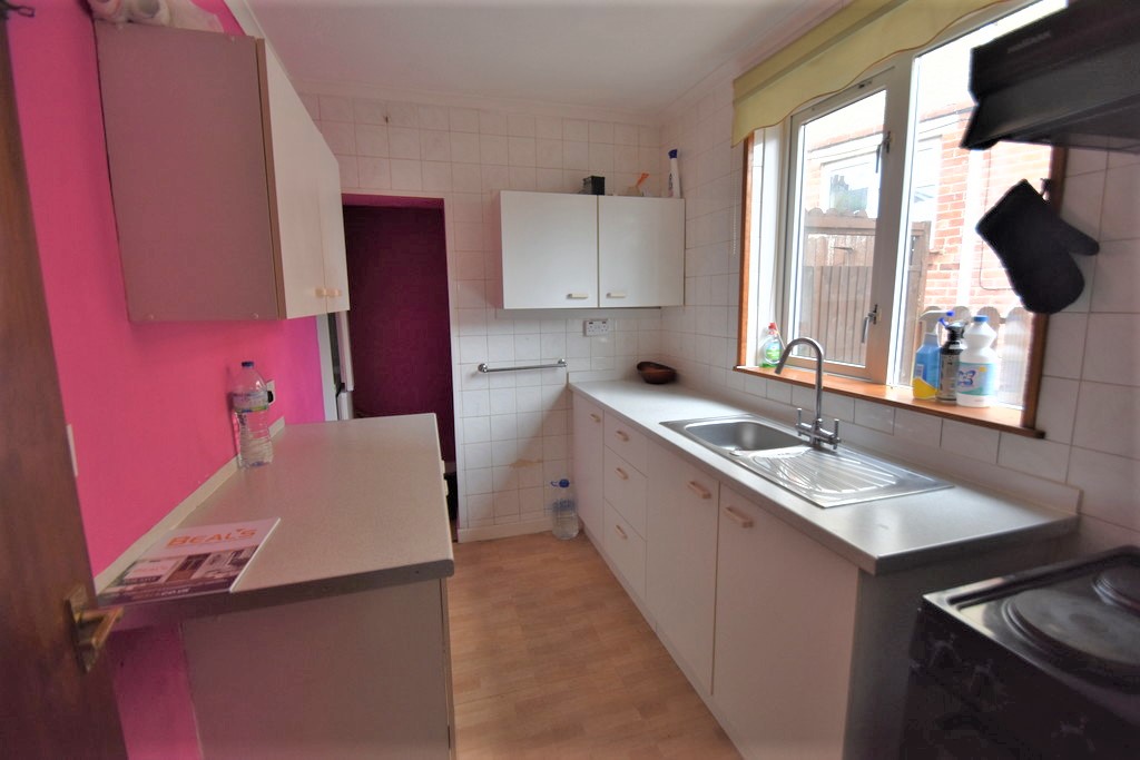 3 bedroom semi-detached house to rent