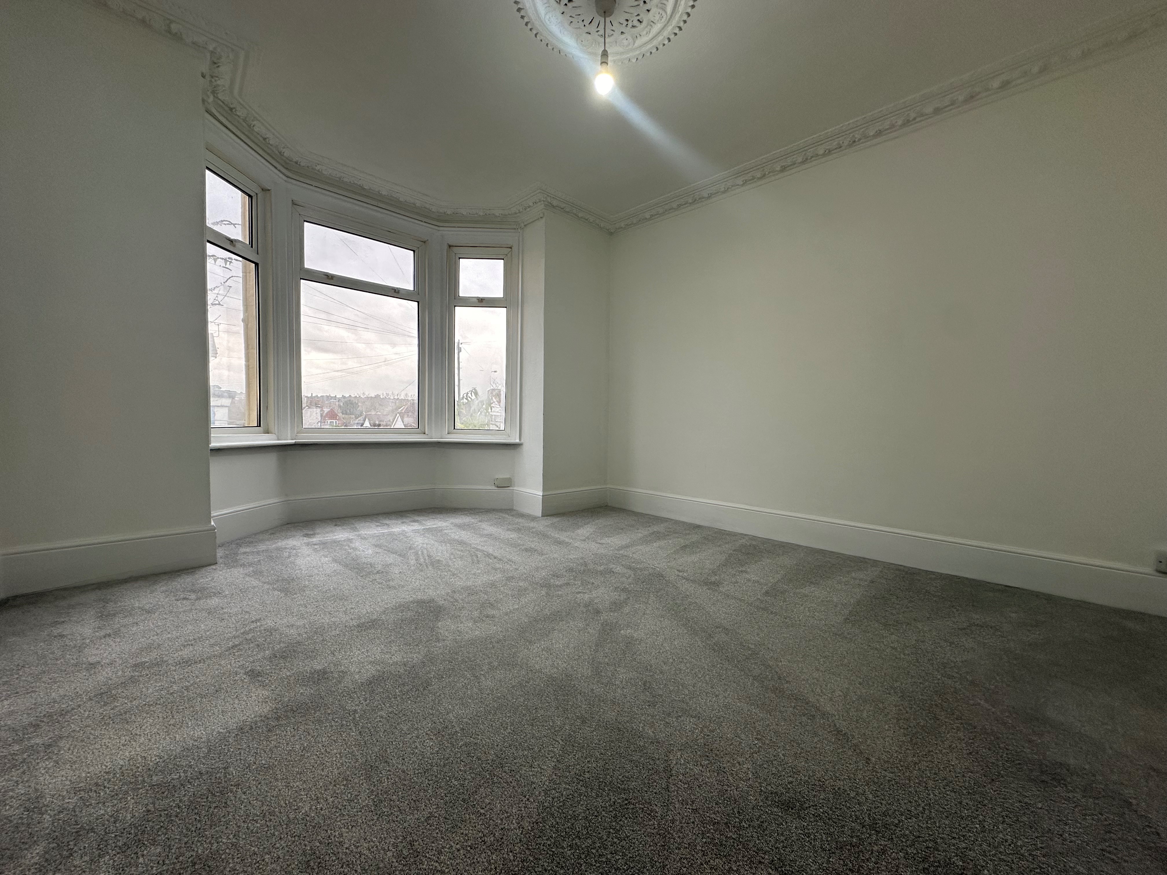 4 bedroom semi-detached house to rent