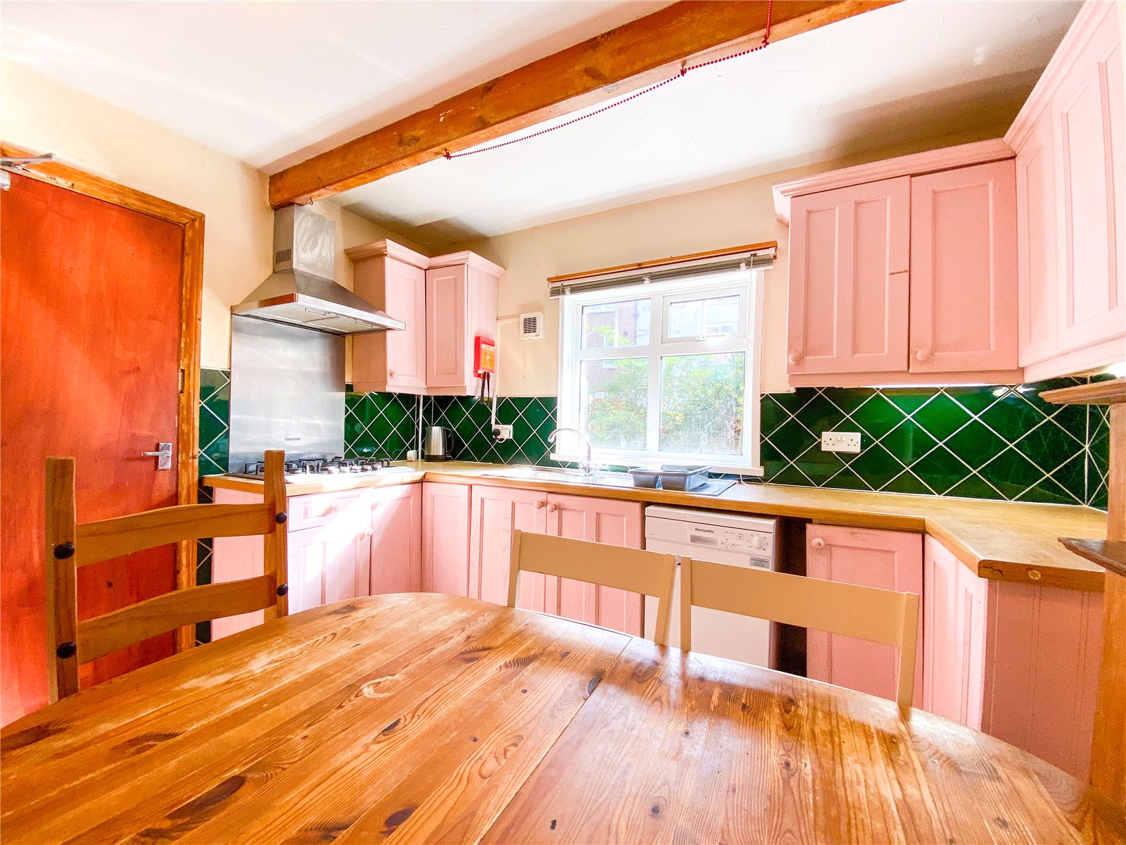 6 bedroom semi-detached house to rent