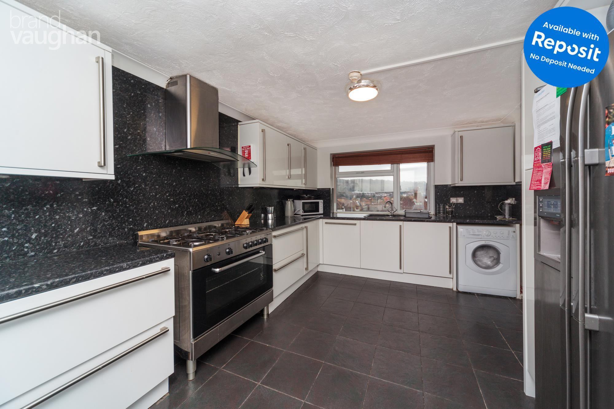 6 bedroom  semi-detached house to rent
