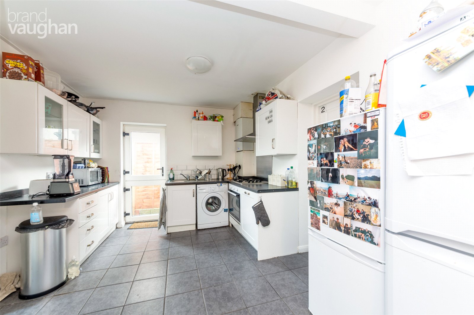 6 bedroom semi-detached house to rent