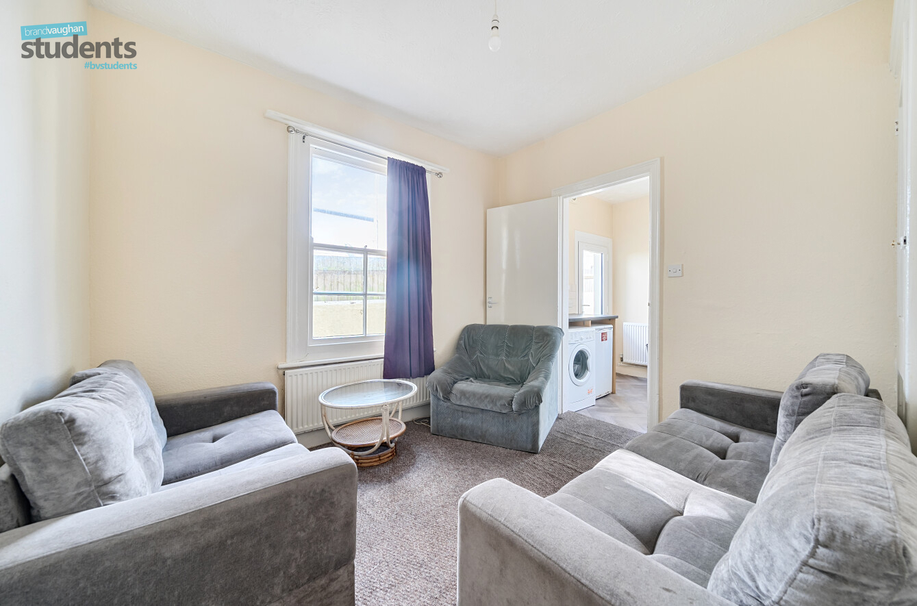 5 bedroom terraced house to rent