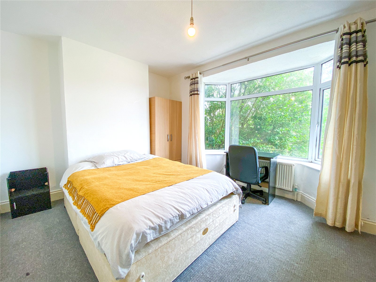 4 bedroom semi-detached house to rent