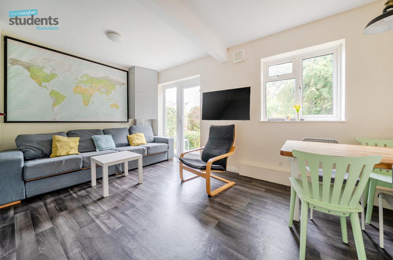 6 bedroom semi-detached house to rent