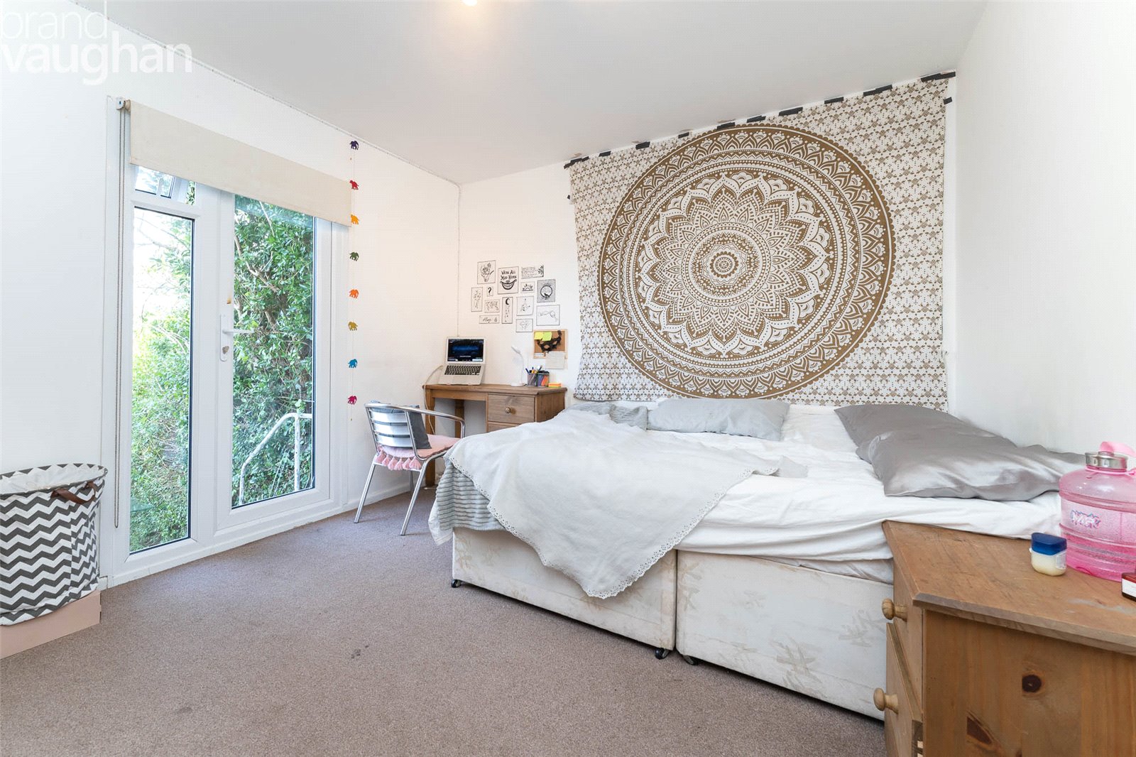 5 bedroom semi-detached house to rent