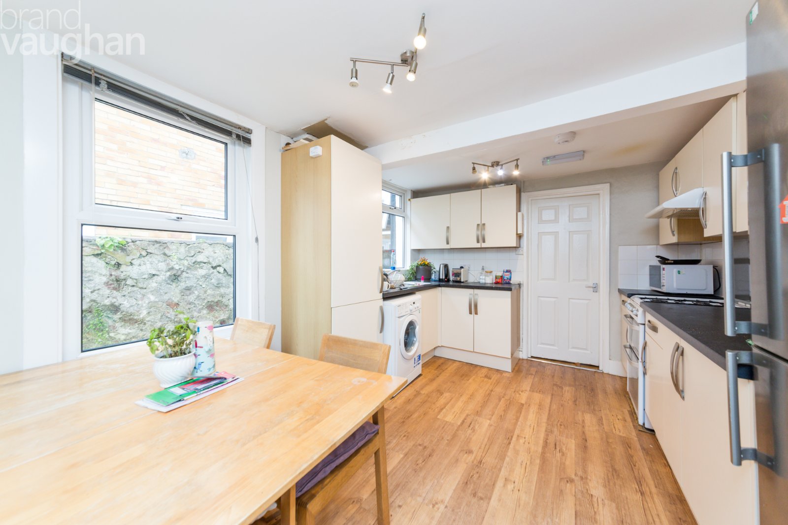 5 bedroom terraced house to rent