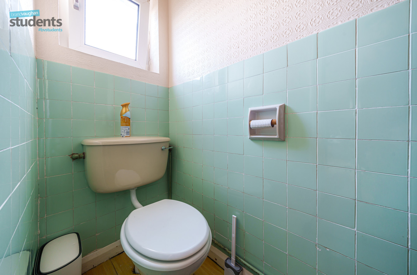 4 bedroom semi-detached house to rent