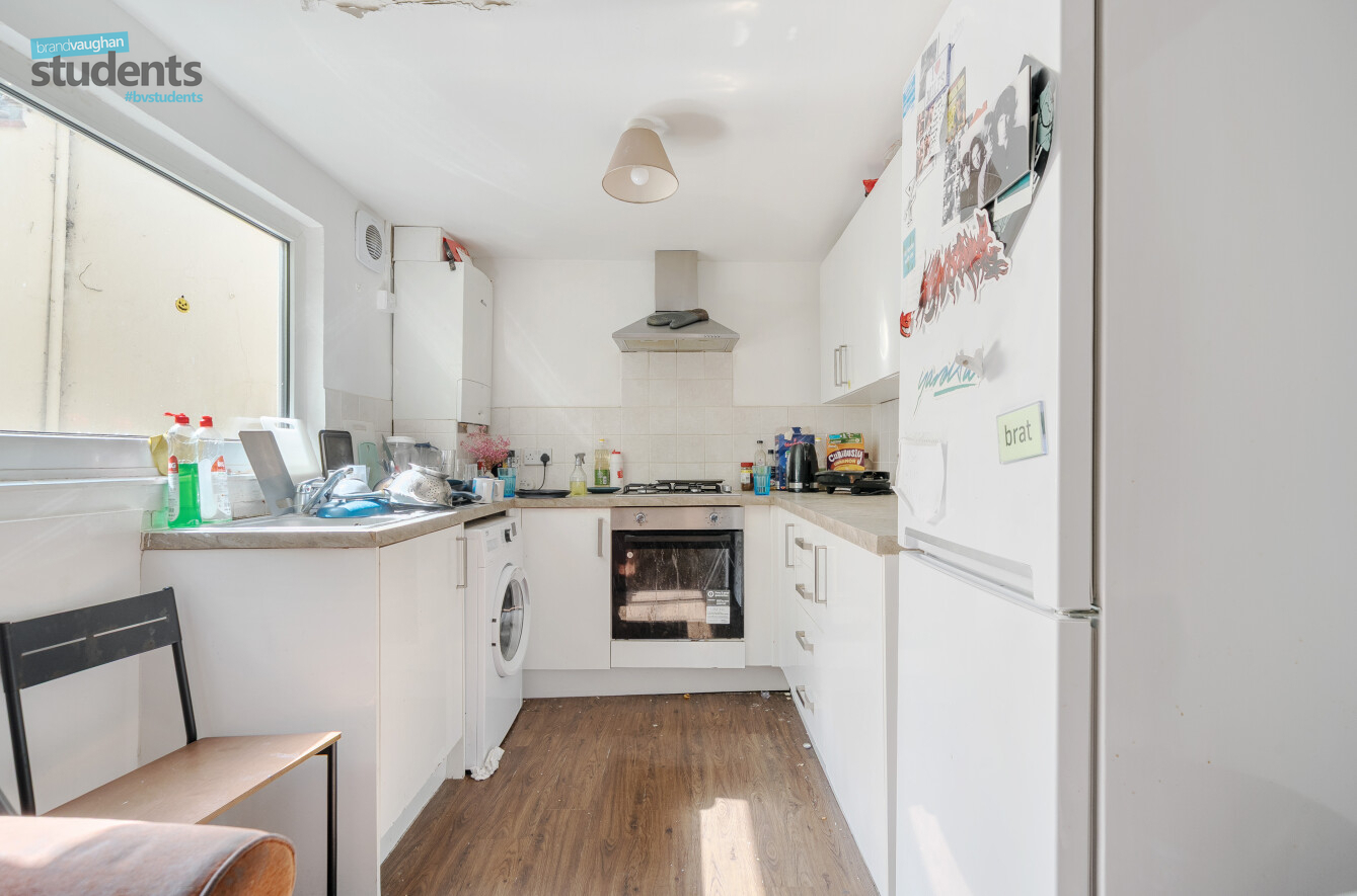 5 bedroom  terraced house to rent