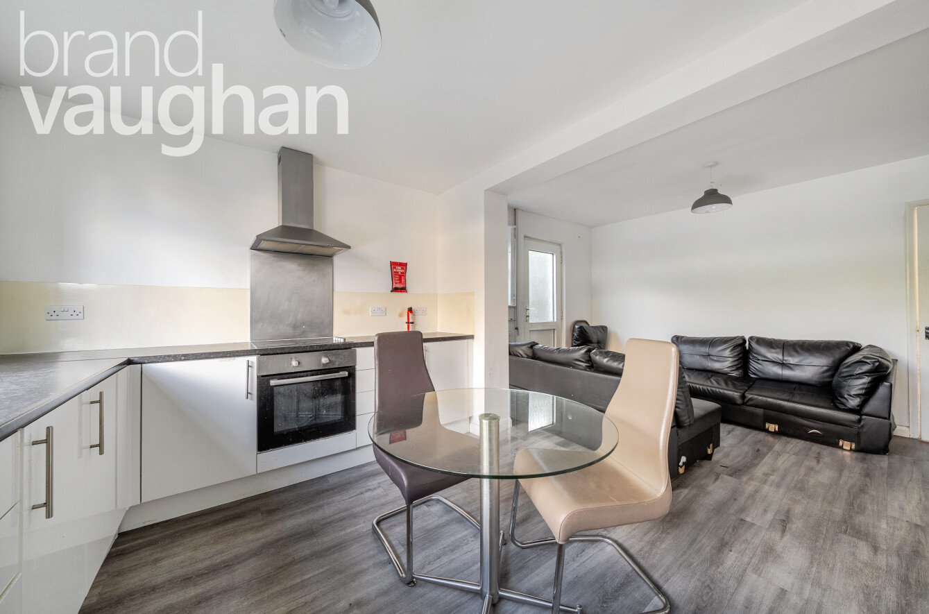 6 bedroom semi-detached house to rent